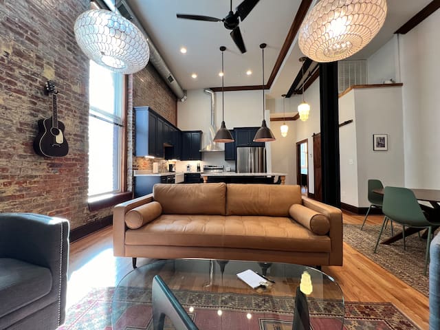 1882 Lofts – 201 – Downtown 2nd & Church gallery image 2