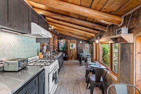 Trapper Jack's Cabin with Wind River Frontage