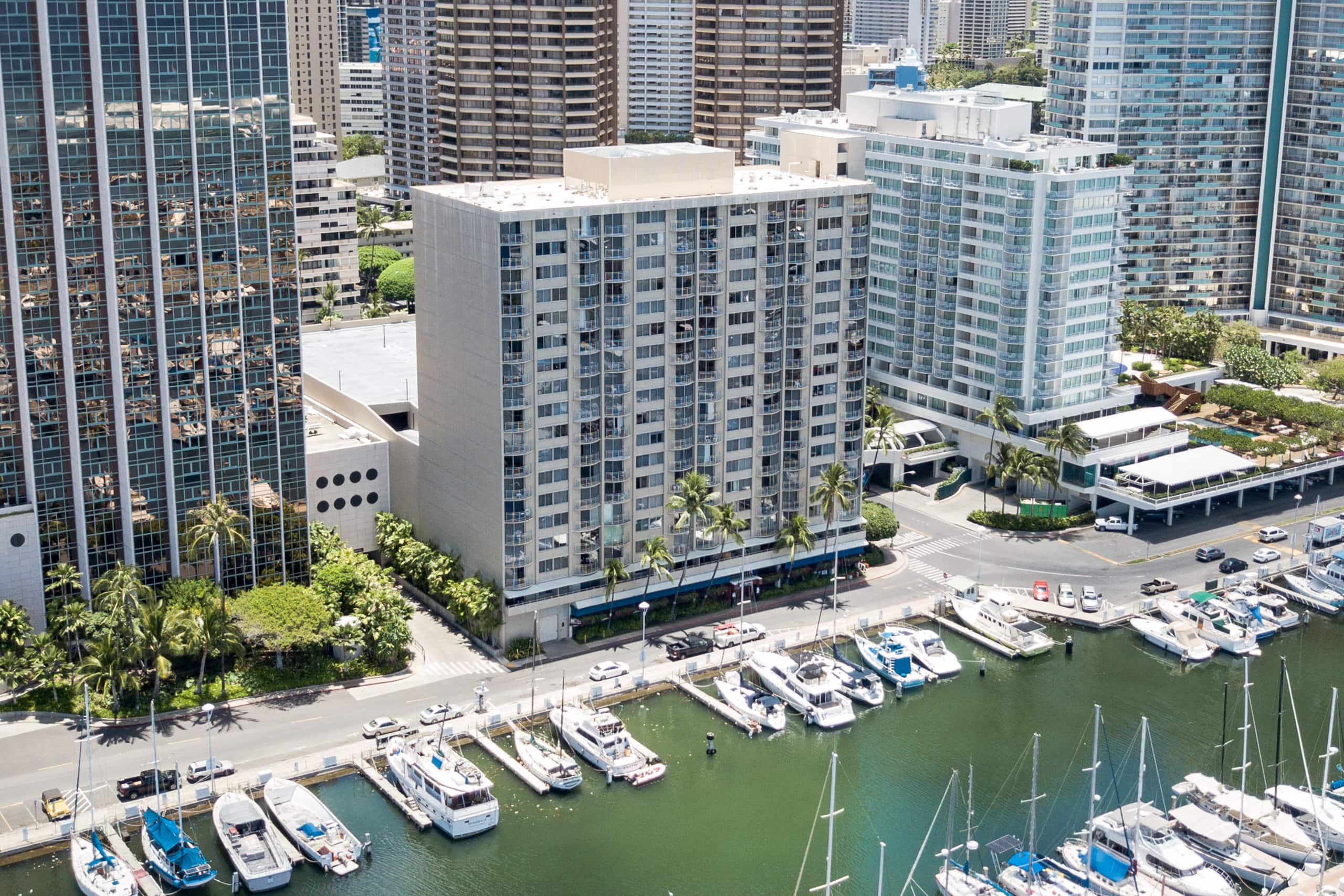 Oceanfront Oasis: Renovated Coastal Retreat - Image 15