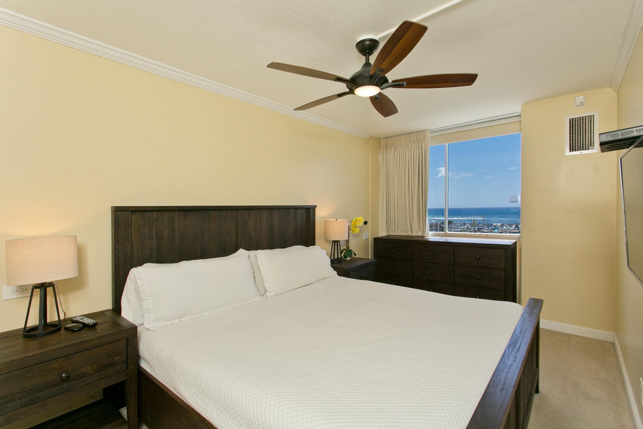 Oceanfront Oasis: Renovated Coastal Retreat - Image 8