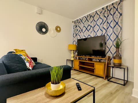 Popular Airbnb listing: Cozy Villa-Style Flat in Oakland Estates