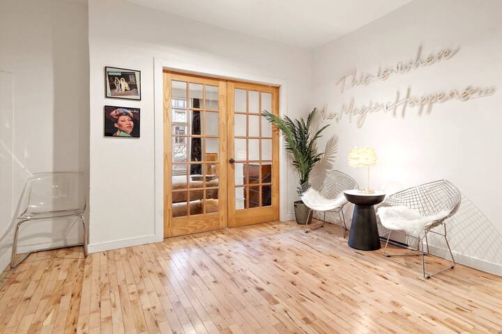 Huge Stylish 6BR on the Main – Private Building gallery image 2