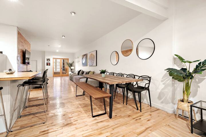 Huge Stylish 6BR on the Main – Private Building gallery image 5