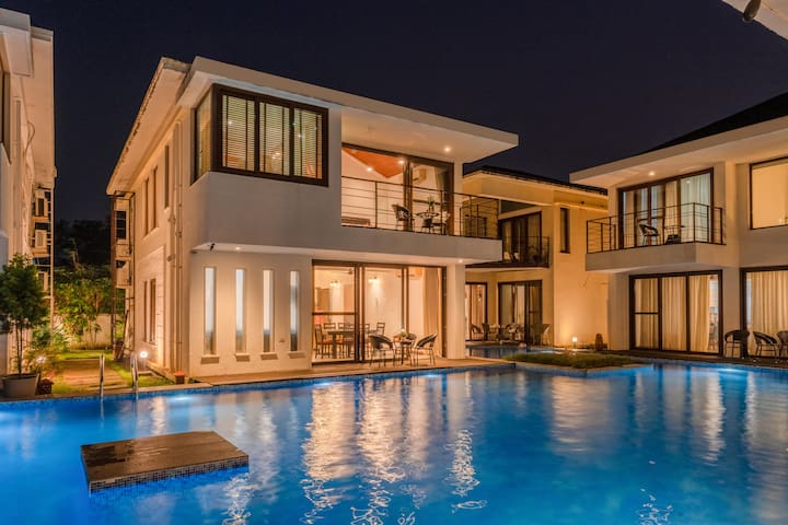 Staymaster Aqua Cottage | Huge Pool | Vagator