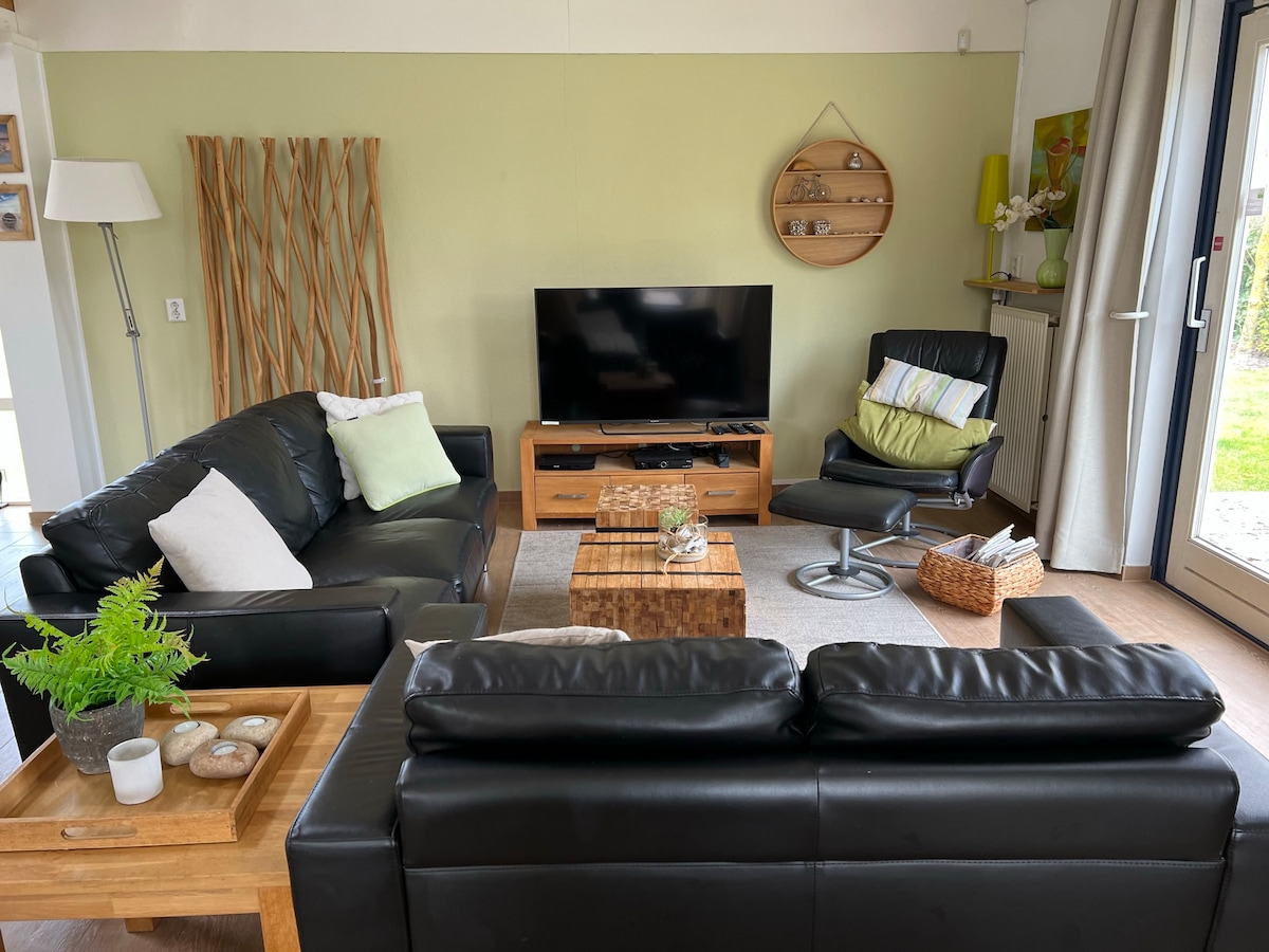 Popular Airbnb listing: Villa Noordenwind in Wijk 07 Duinzoom