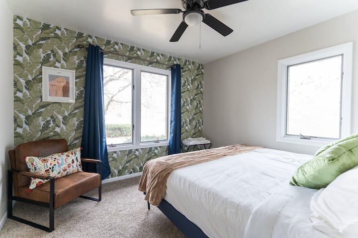 - Habitación bonita y colorida.
- Colchón tamaño king
- Duerme como un bebé.