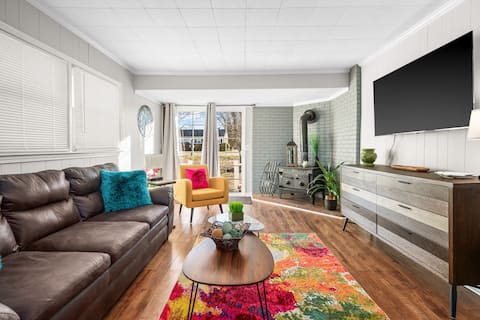 Mid-Century Modern-Fenced Yard