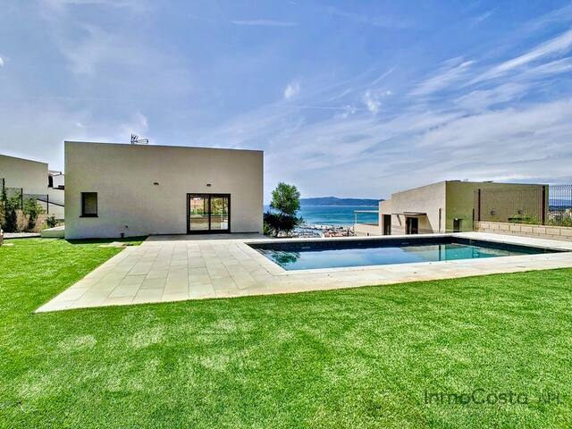 Villa with view & private pool gallery image 3