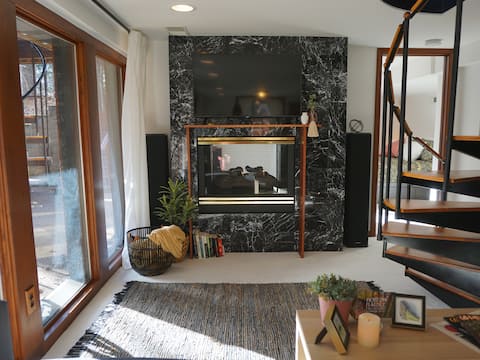 Top Airbnb: Holtz Häusle | Cozy Apartment in the Woods in Clintonville