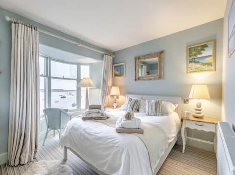 6 Bed Sea Front Property | Sleeps 12