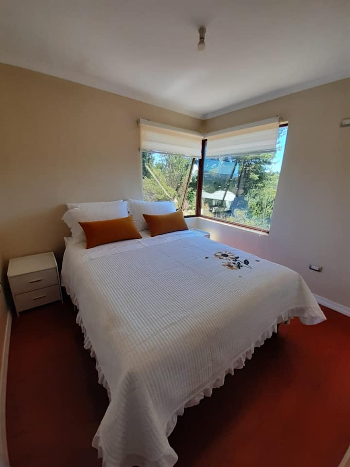 Habitación Matrimonial con dos veladores.