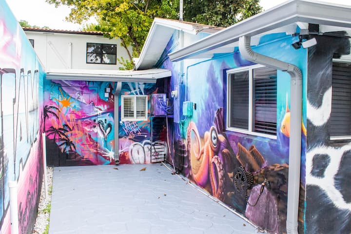訳アリ！エミリッドバハマ カールヴィルソン8 Colorful & Cozy Miami Art Canvas w/HotTub & Murals - Guesthouses