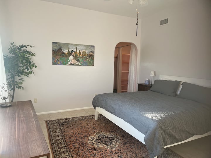 Kitanda aina ya Master Bedroom  King