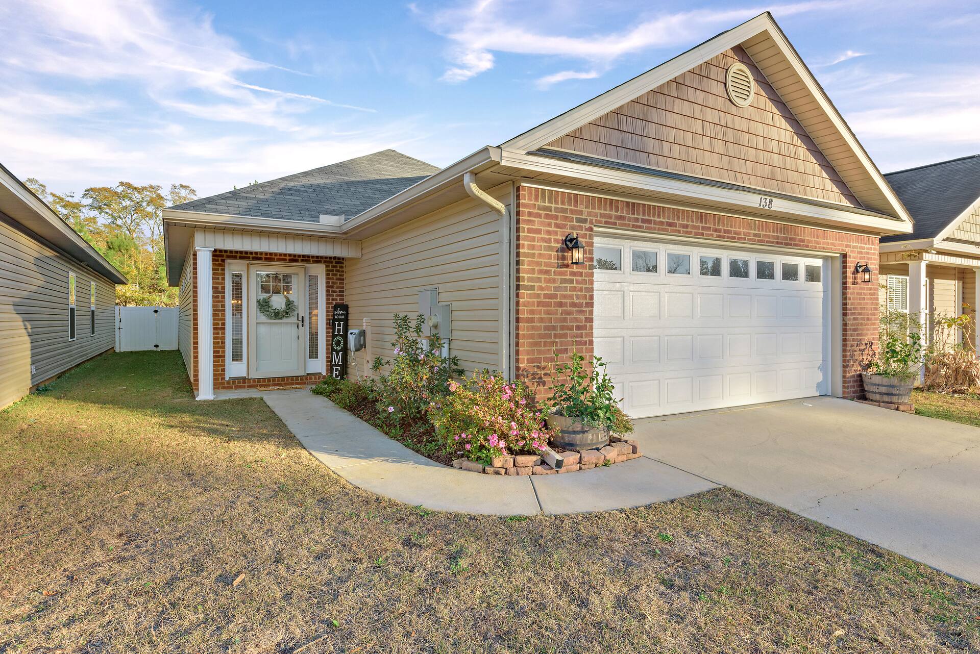 Cottage w/EV Charger - Fenced Yard - Pets OK