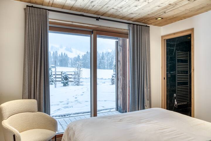 réveil au paradis ! 
Cette suite principale offre une vue imprenable sur les montagnes, directement depuis votre lit douillet.