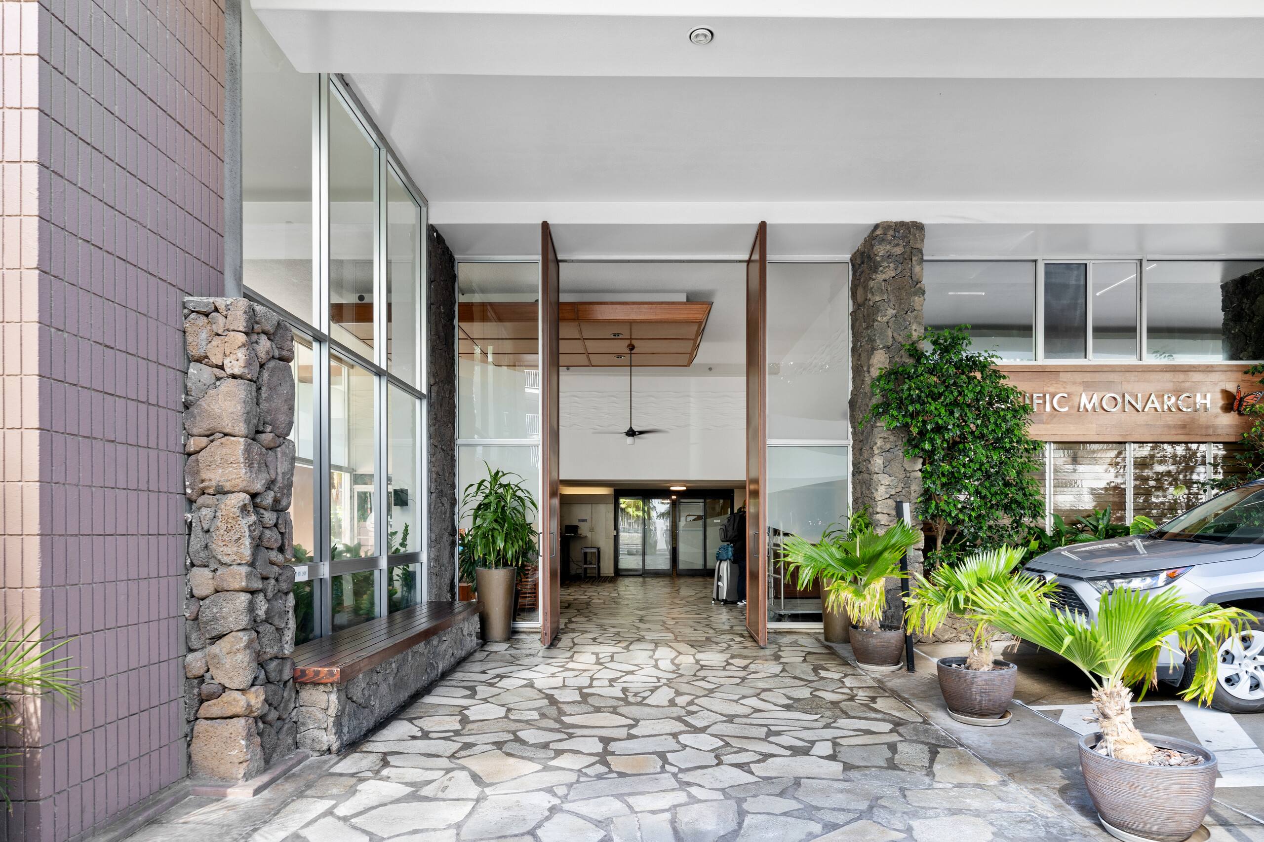 Condo in Honolulu · ★4.82 · Studio · 1 bed · 1 private bath - Image 47