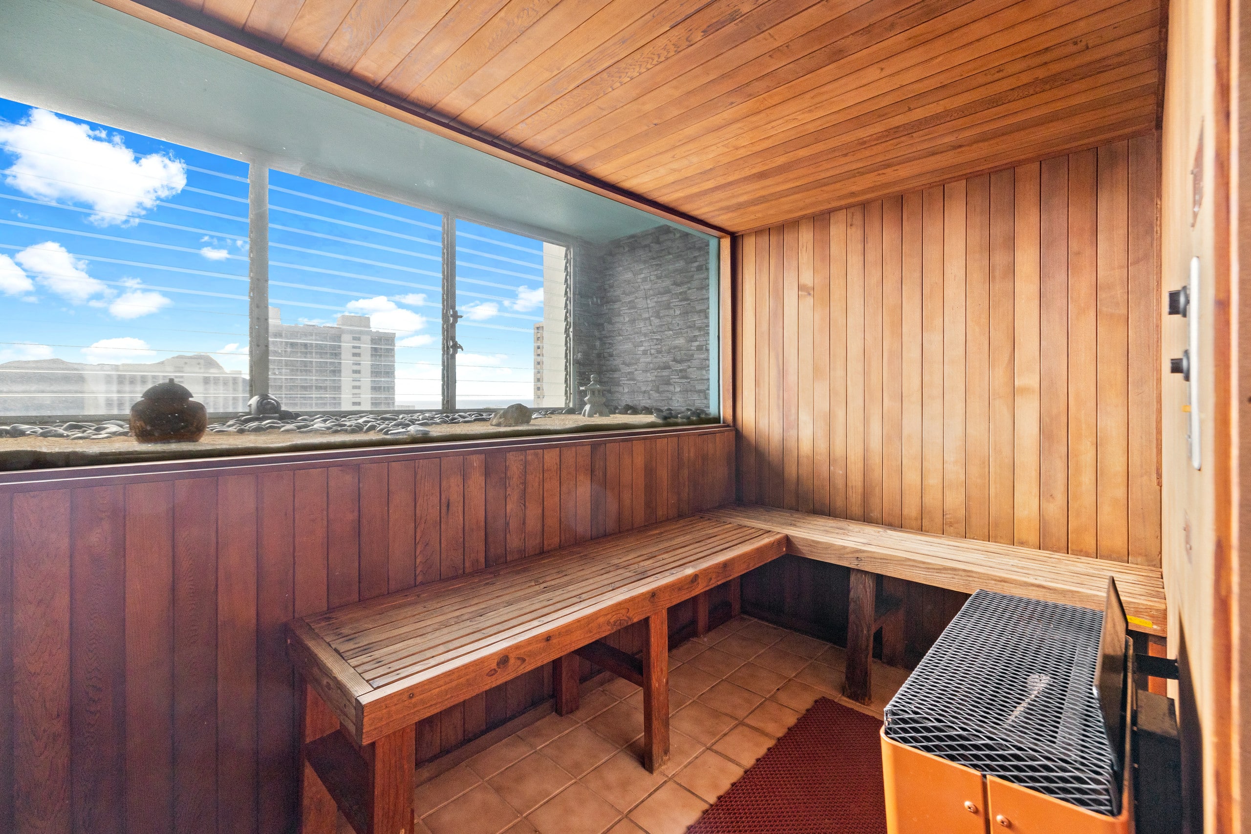 Condo in Honolulu · ★4.82 · Studio · 1 bed · 1 private bath - Image 45