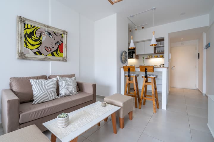 Kitnet em Villa Crespo no 8º andar de frente para a rua