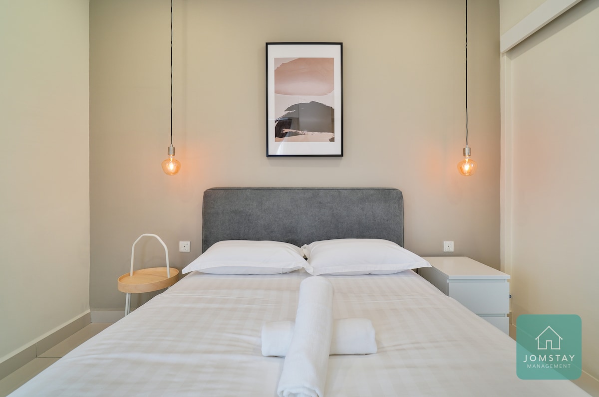 Спална соба 2: 1 брачен кревет (широк 180 - 1 брачен кревет 