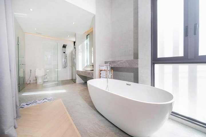 En-suite bathroom