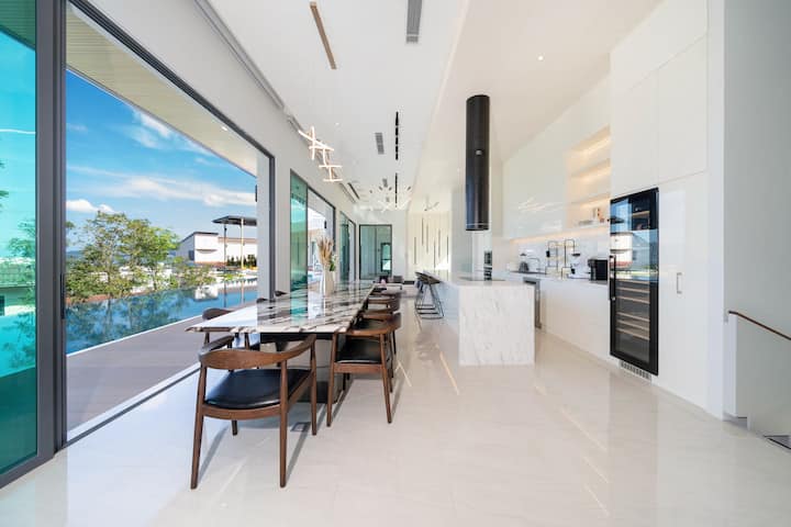 Dining area with panoramic view