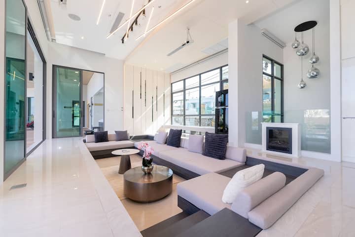 Lounge with panoramic windows