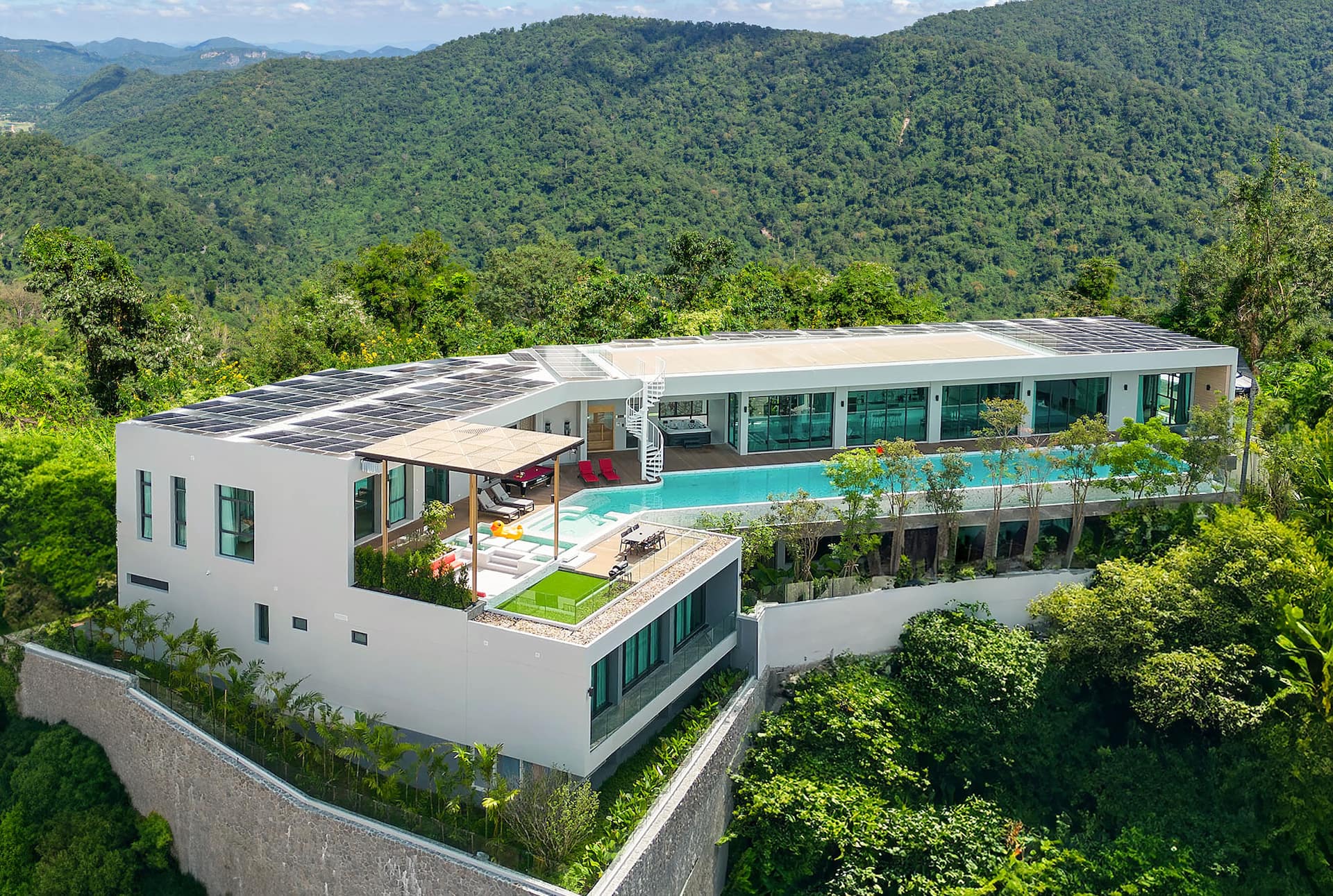 Elite Villa Patong with its 35-metre infinity pool seen from above
