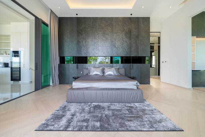 Ground-floor bedroom