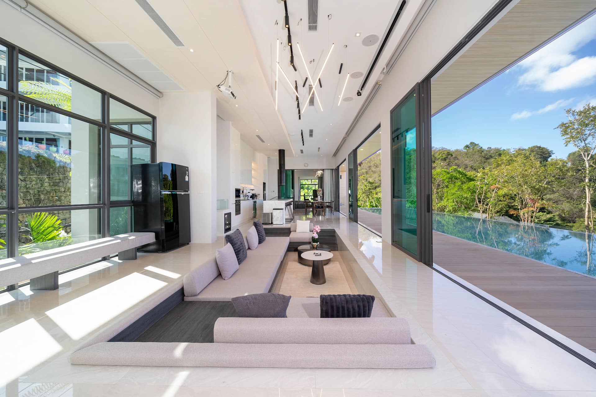 Living room with 4 m ceilings