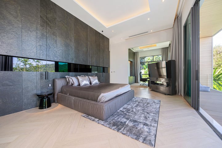 Bedroom with lounge corner