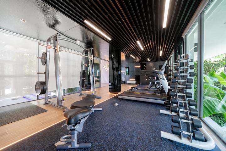 Free weights and machines