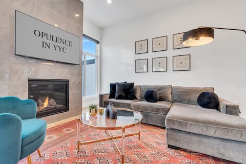 Popular Airbnb listing: *NO GUEST FEES* Luxury | King Beds, A/C + Parking in Killarney