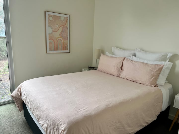 Bedroom 3 - queen bed