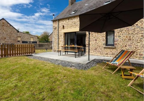 Hosted by Manie and Mablot