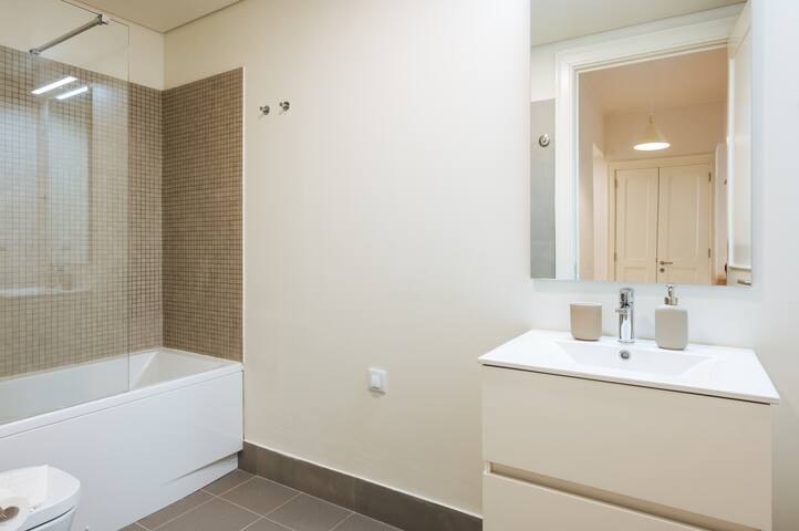 Lisbon Angel 222: Chic 3-BDR Gem – Brand New! gallery image 4