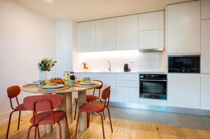 Lisbon Angel 222: Chic 3-BDR Gem – Brand New! gallery image 3