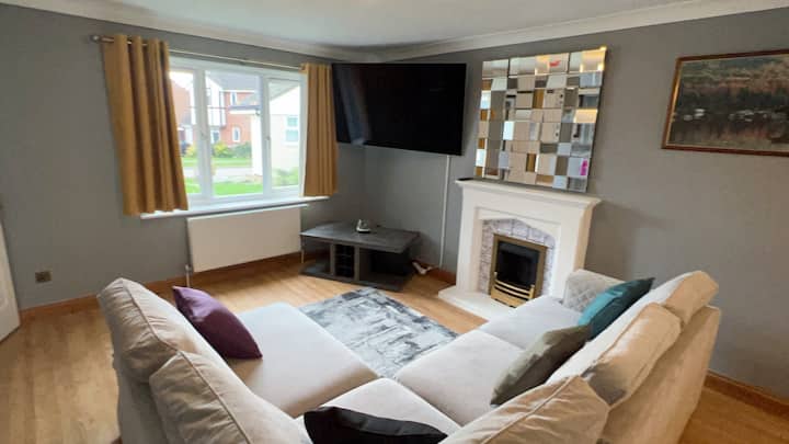Cosy 4 Bed House Stevenage - Stevenage