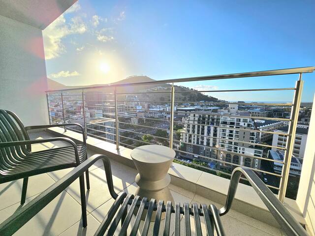 Urban 16on Bree |Central location |No loadshedding gallery image 2