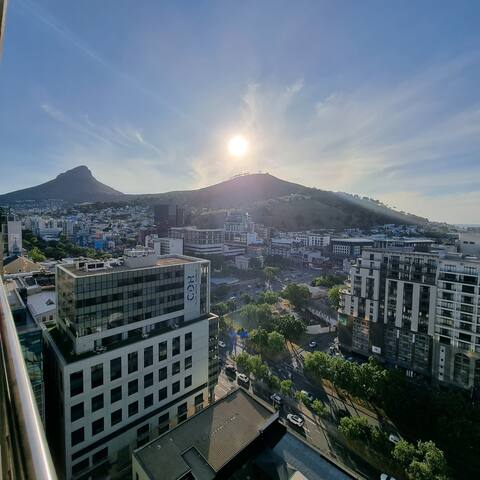 Urban 16on Bree |Central location |No loadshedding gallery image 3