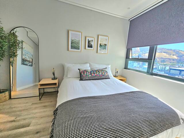 Urban 16on Bree |Central location |No loadshedding gallery image 5