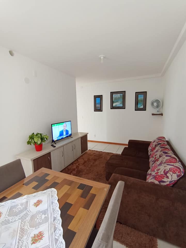 Dhomë ndenjjeje dhe ngrënieje