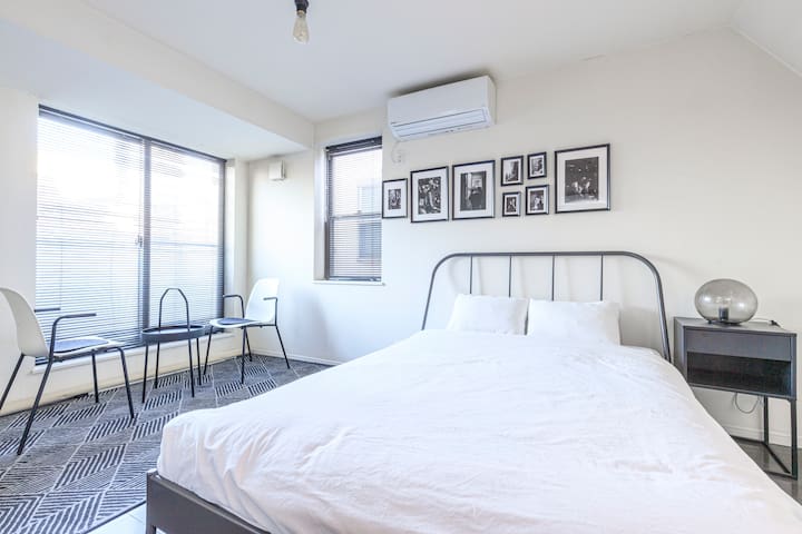 新宿/戸建/クイーンベッド4台/最大8名/ゆったり戸建丸々貸切！/B012