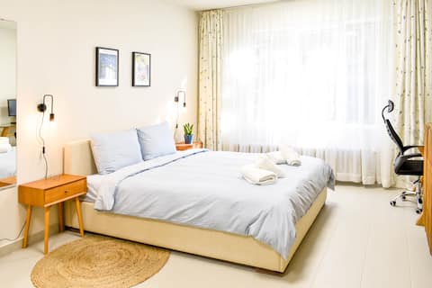 Central Home office flat SmartTV