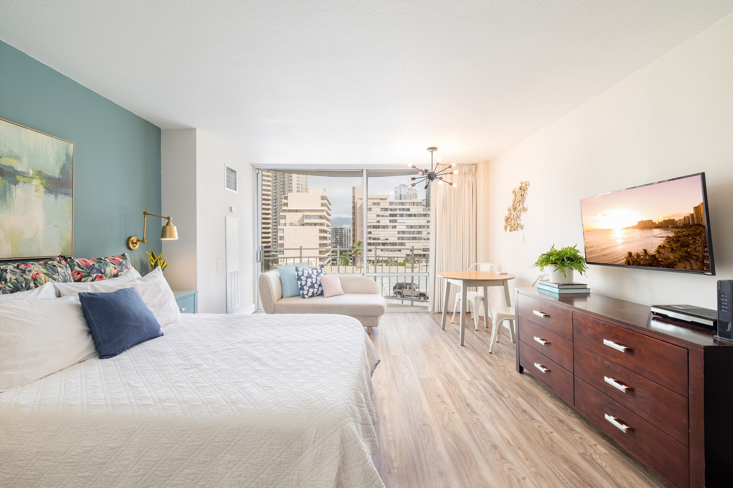 Condo in Honolulu · ★4.84 · Studio · 1 bed · 1 private bath - Image 1