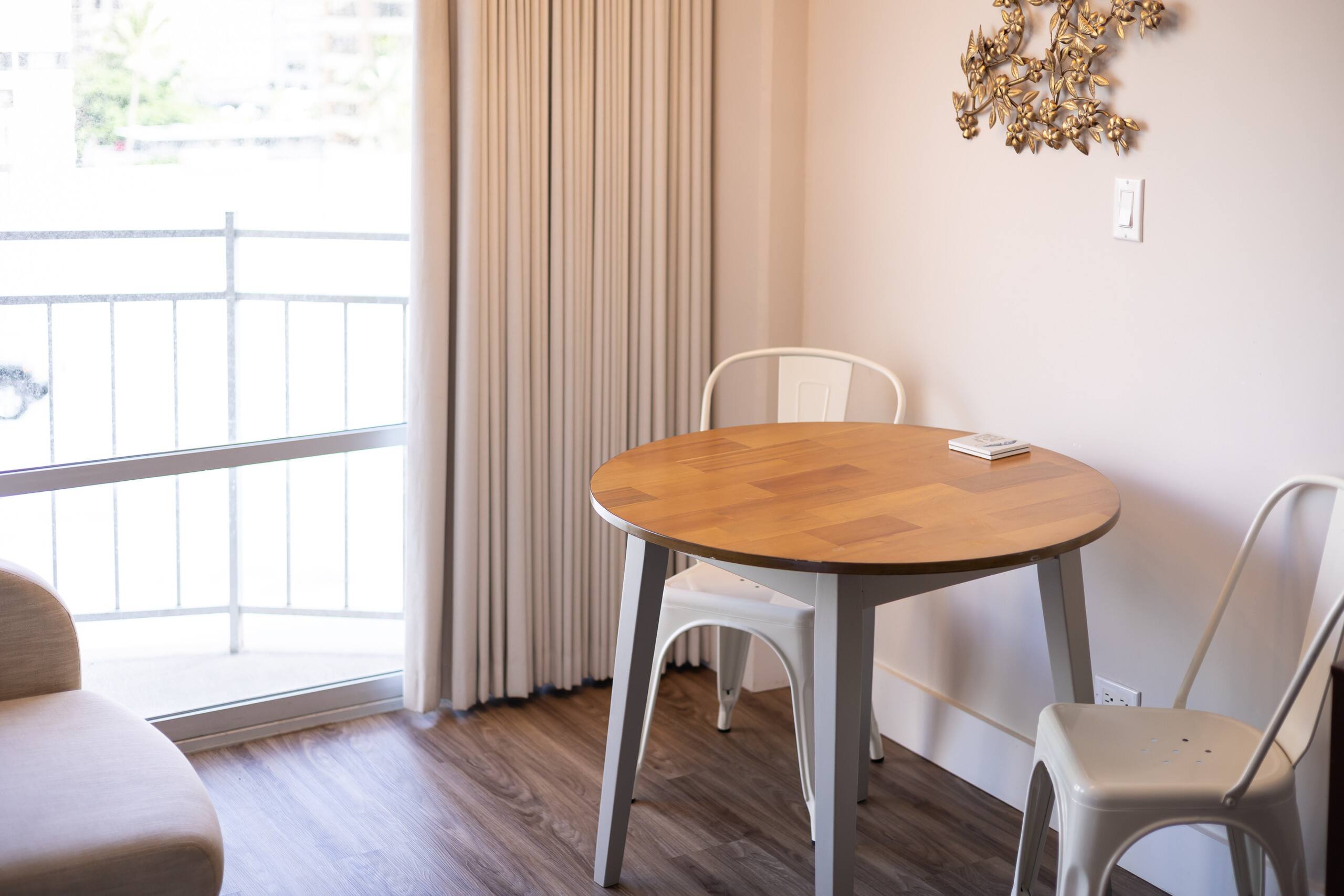 Condo in Honolulu · ★4.84 · Studio · 1 bed · 1 private bath - Image 7