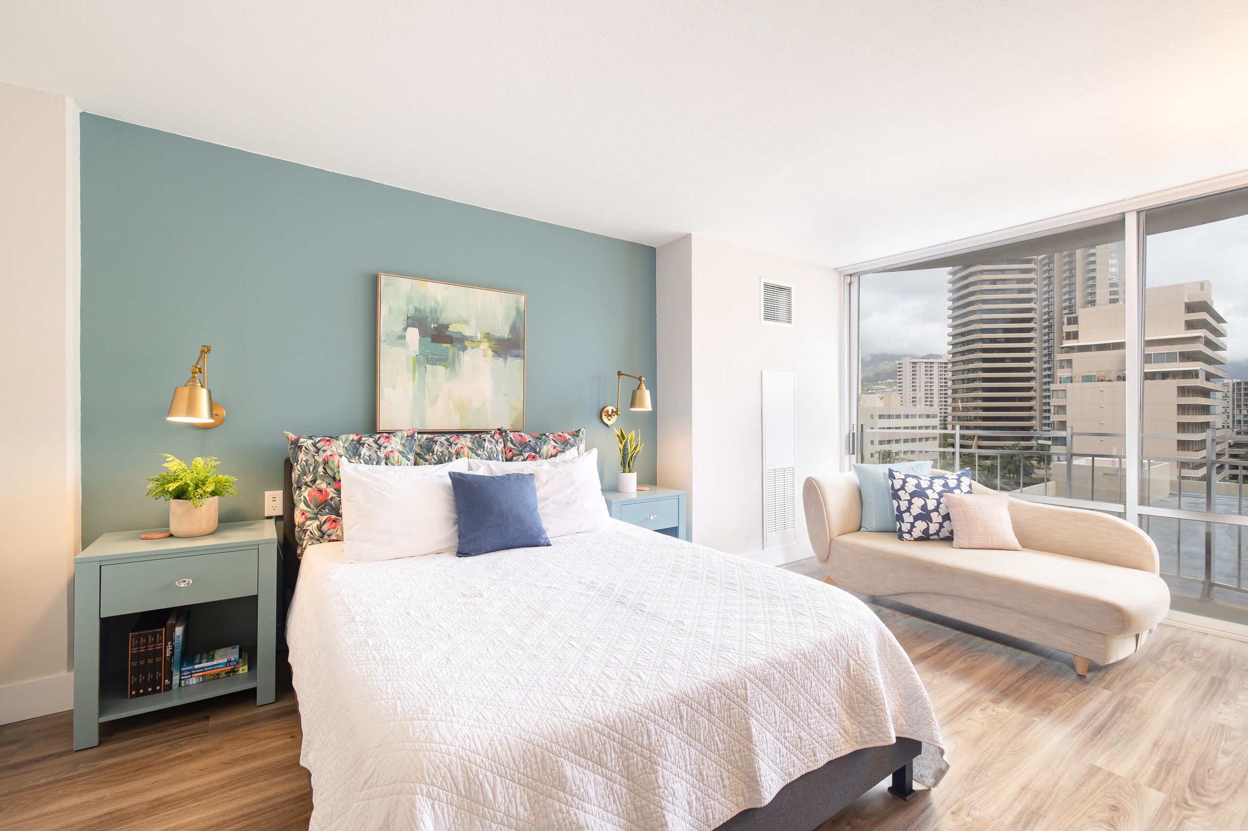 Condo in Honolulu · ★4.84 · Studio · 1 bed · 1 private bath - Image 10