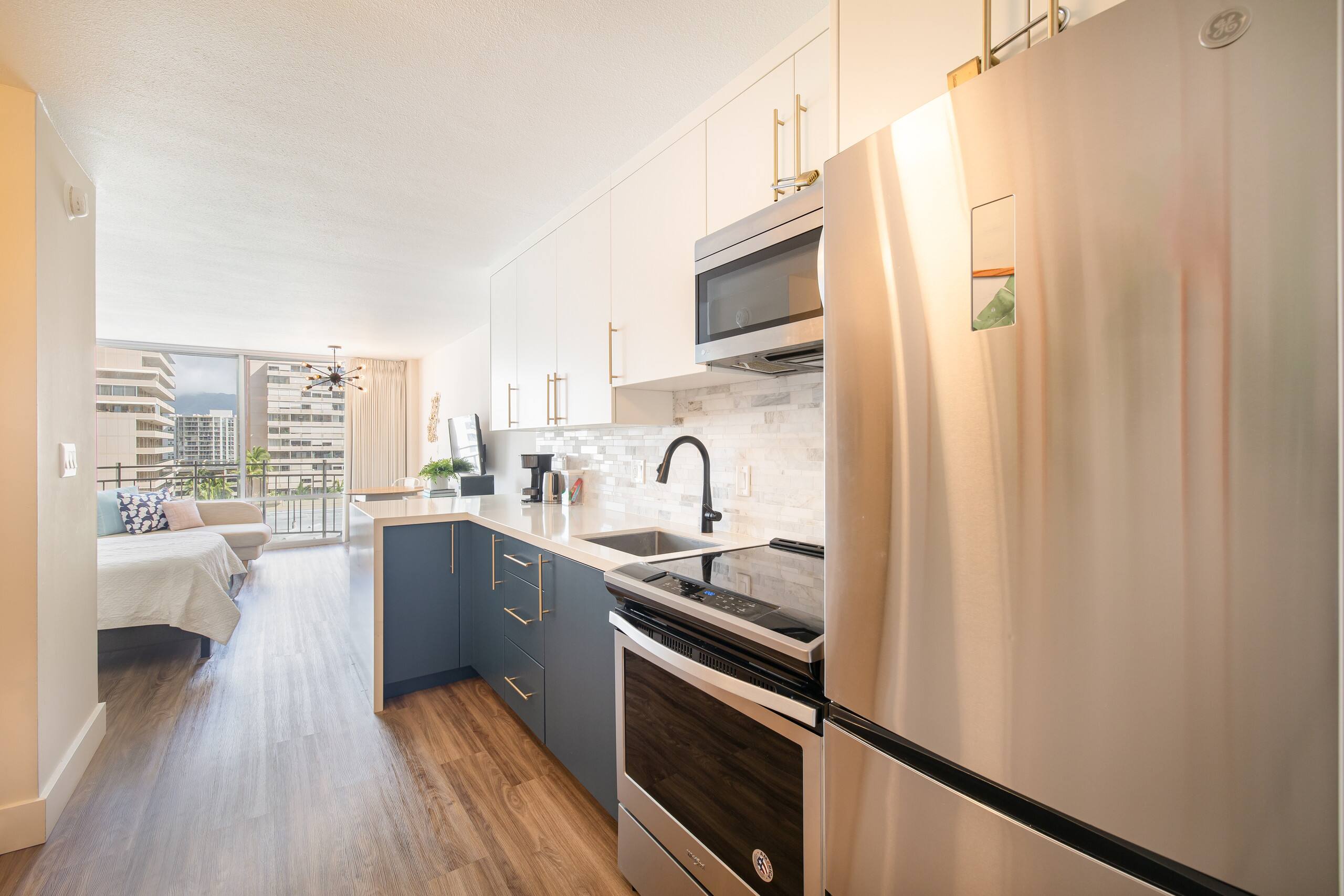 Condo in Honolulu · ★4.84 · Studio · 1 bed · 1 private bath - Image 4