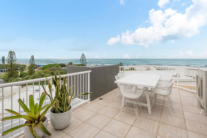 Coolum Beach Retreat