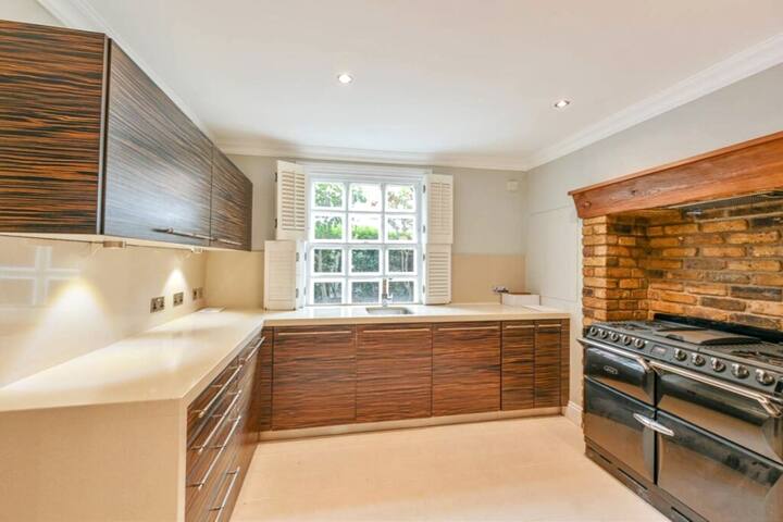 House in the Heart of London gallery image 3