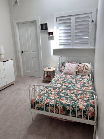 Beautiful family home in the heart of Bondi! gallery image 5